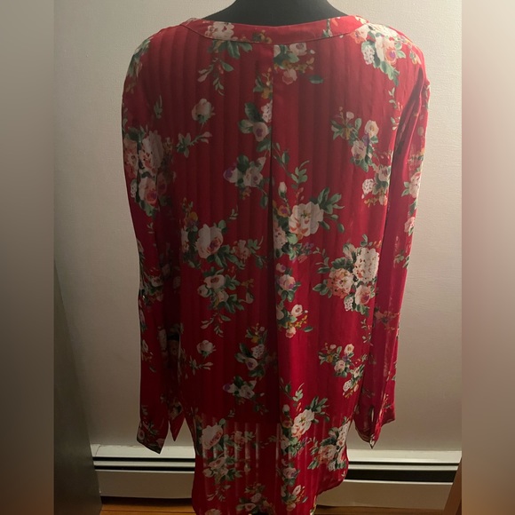 flowered shirt - Picture 2 of 3